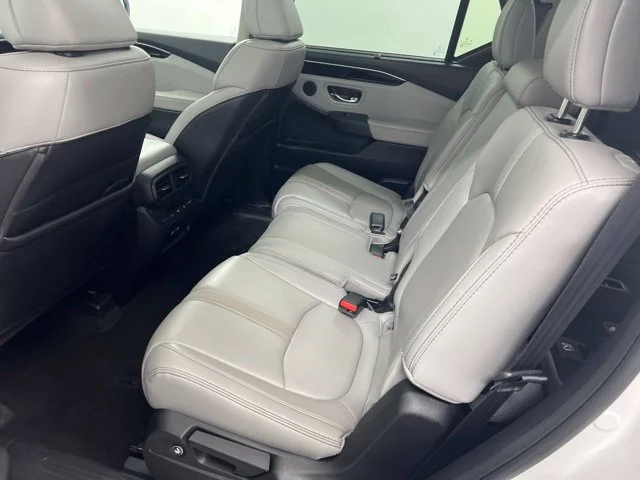 Used 2023 White Honda Touring image 11