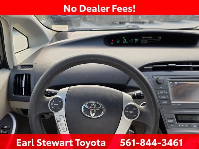 Used 2013 White Toyota Three image 10