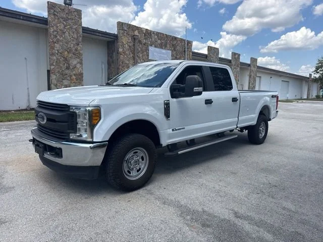 2017 Ford F-250 Lariat 4x4 Crew Cab 8' Box's photo