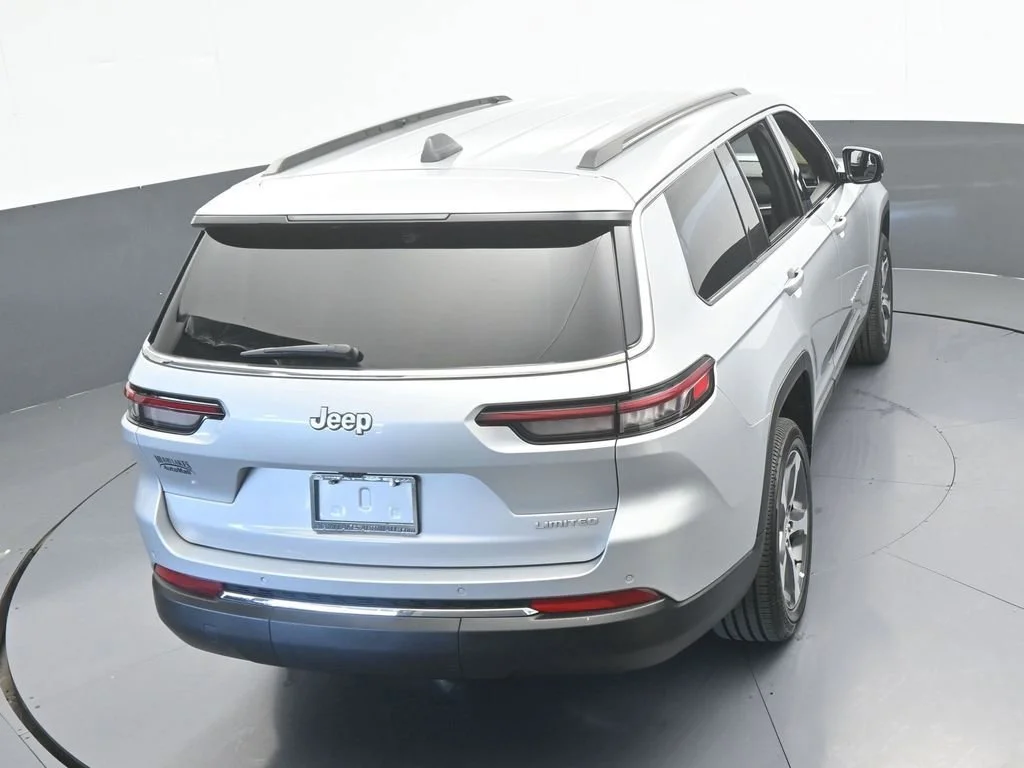 Used 2025 Silver Jeep Limited image 52