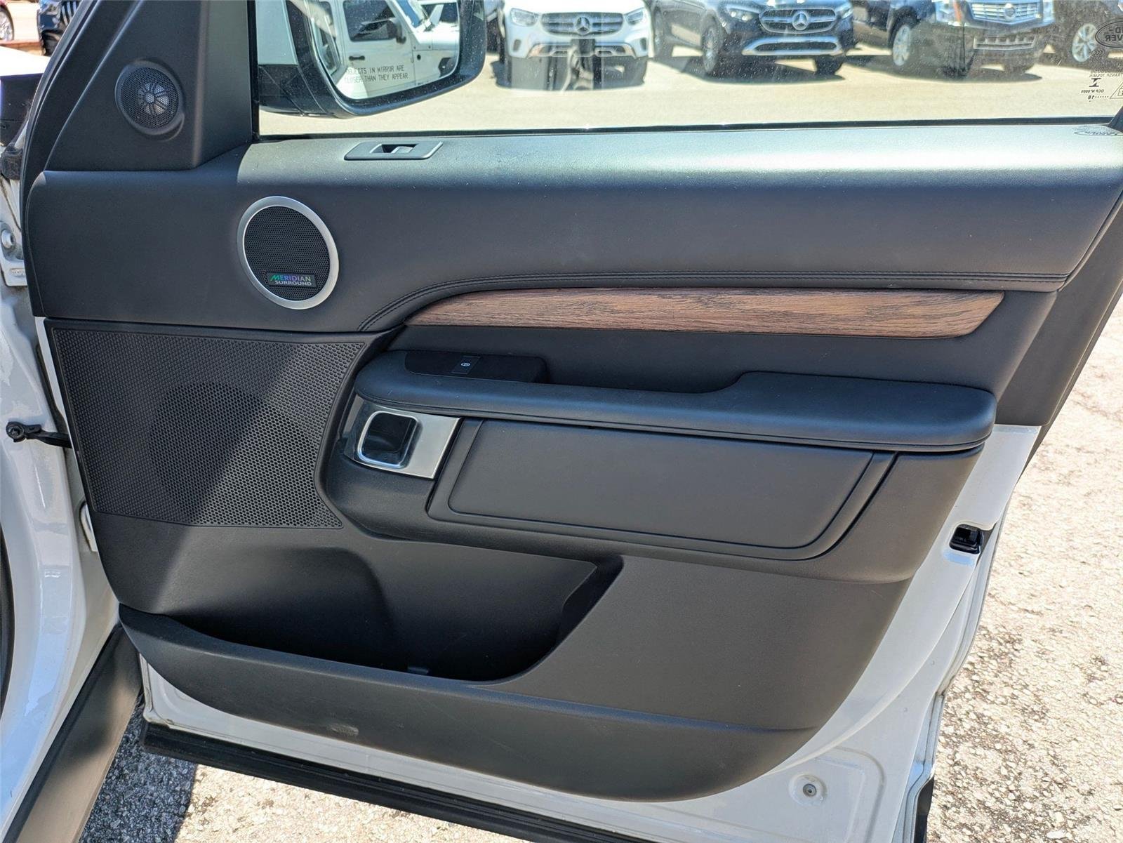 Used 2018 Fuji White Land Rover HSE Luxury image 39