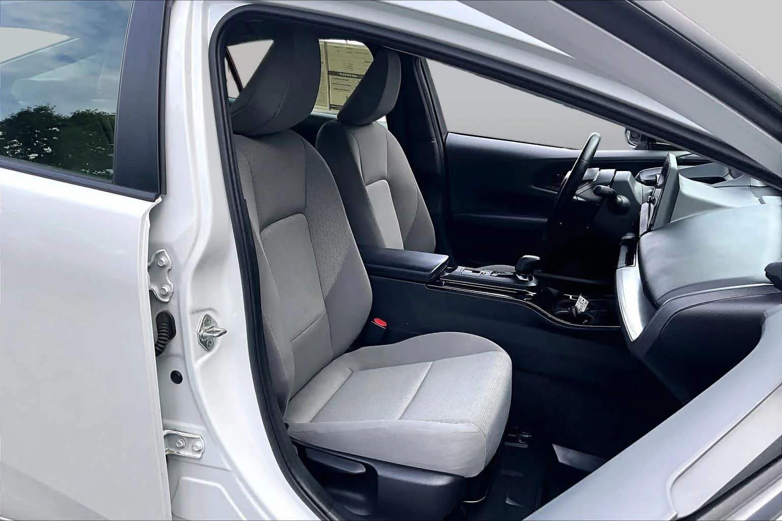 Used 2024 Wind Chill Pearl Toyota LE image 8