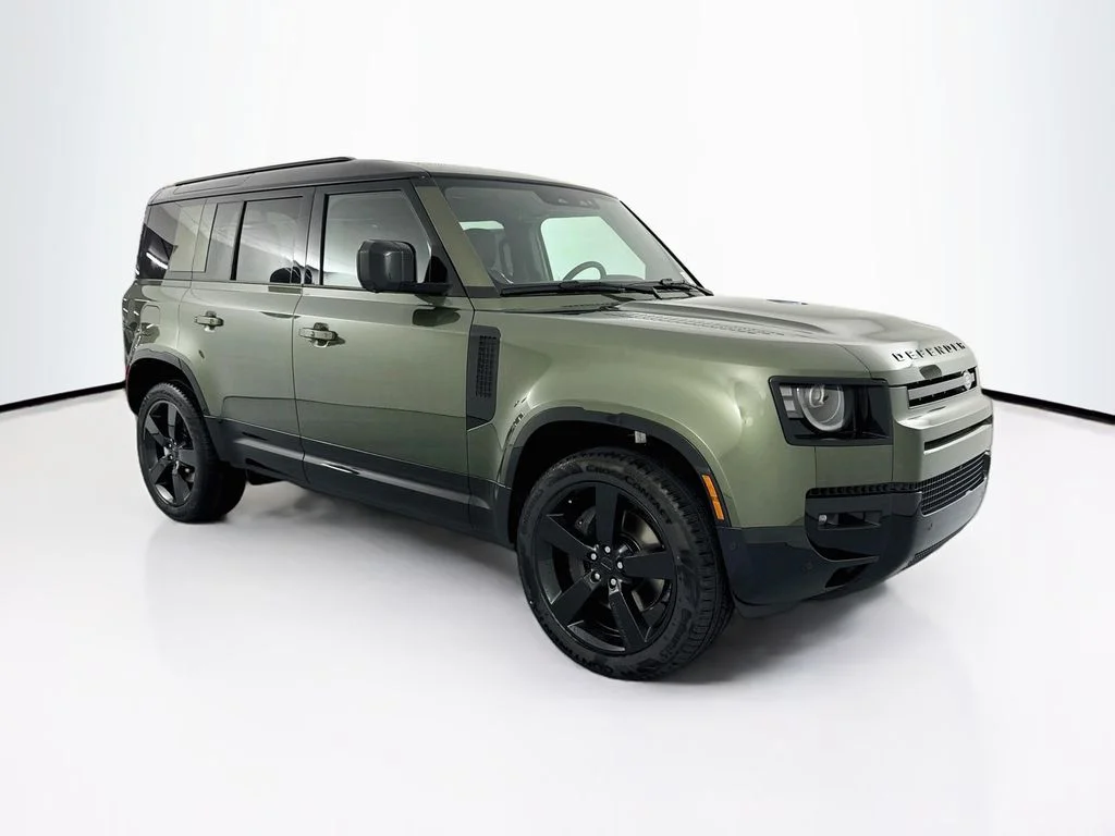 New 2026 Woolstone Green Land Rover X-Dynamic SE image 3