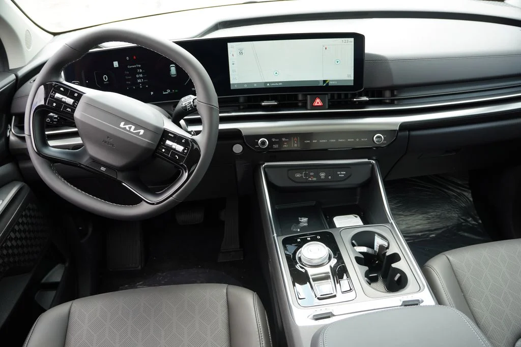 New 2027 Ceramic Silver Kia SX image 14