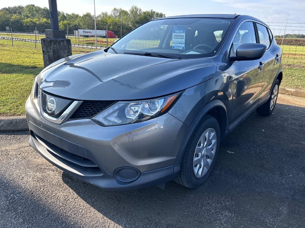 Used 2019 Gun Metallic Nissan S image 4