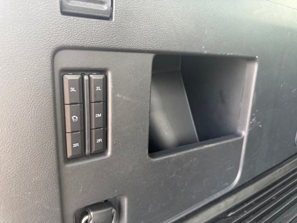 Used 2023  Ford Limited image 28