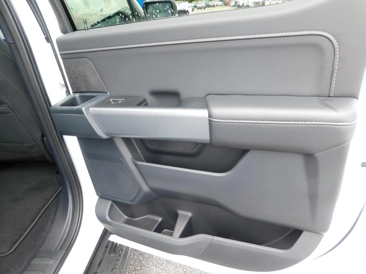 New 2026 Oxford White Ford XLT image 13