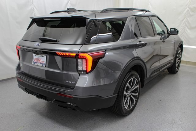 New 2026 Carbonized Gray Metallic Ford ST-Line image 11