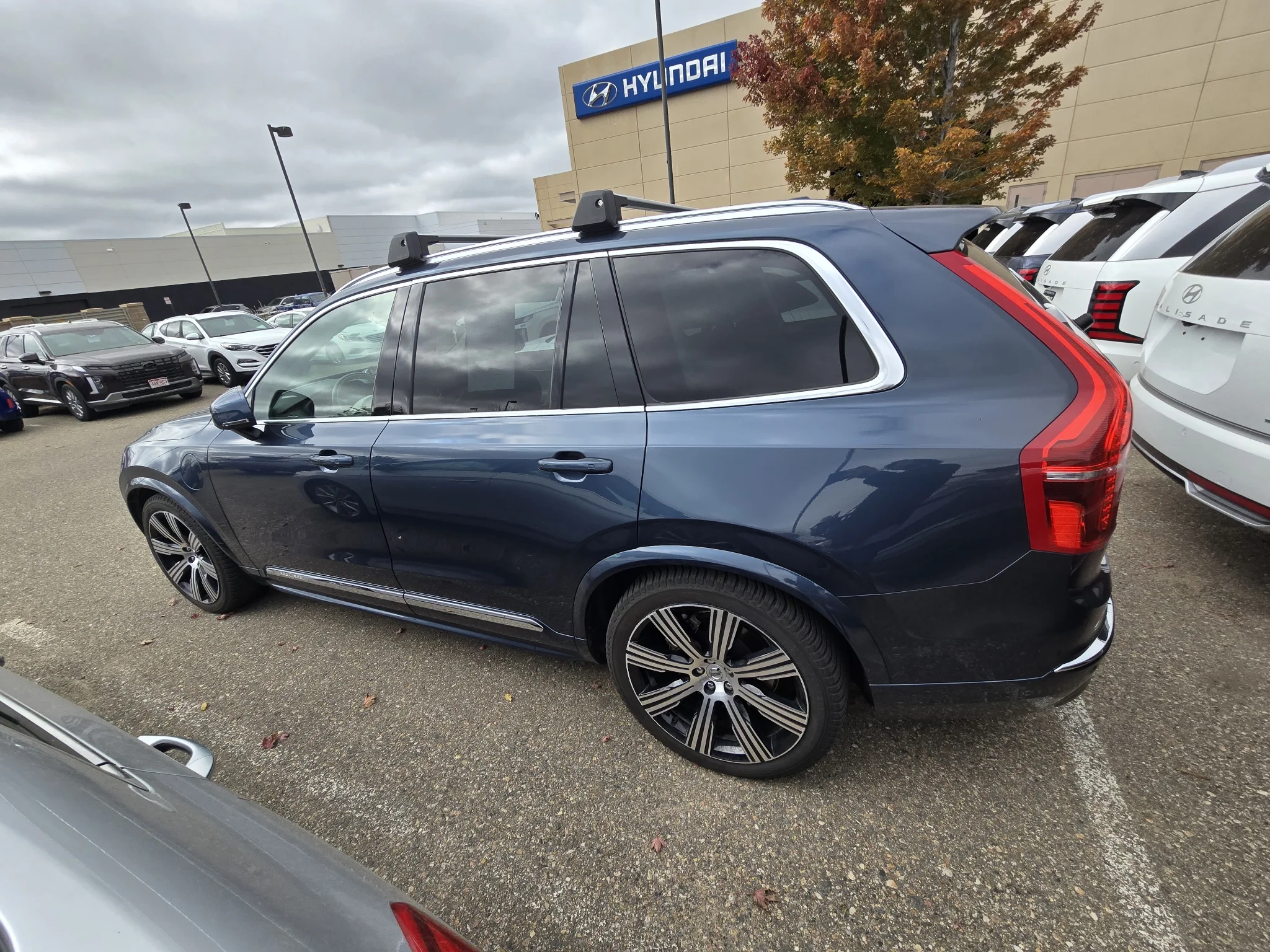 Used 2024 Denim Blue Metallic Volvo Ultimate Bright Theme image 2
