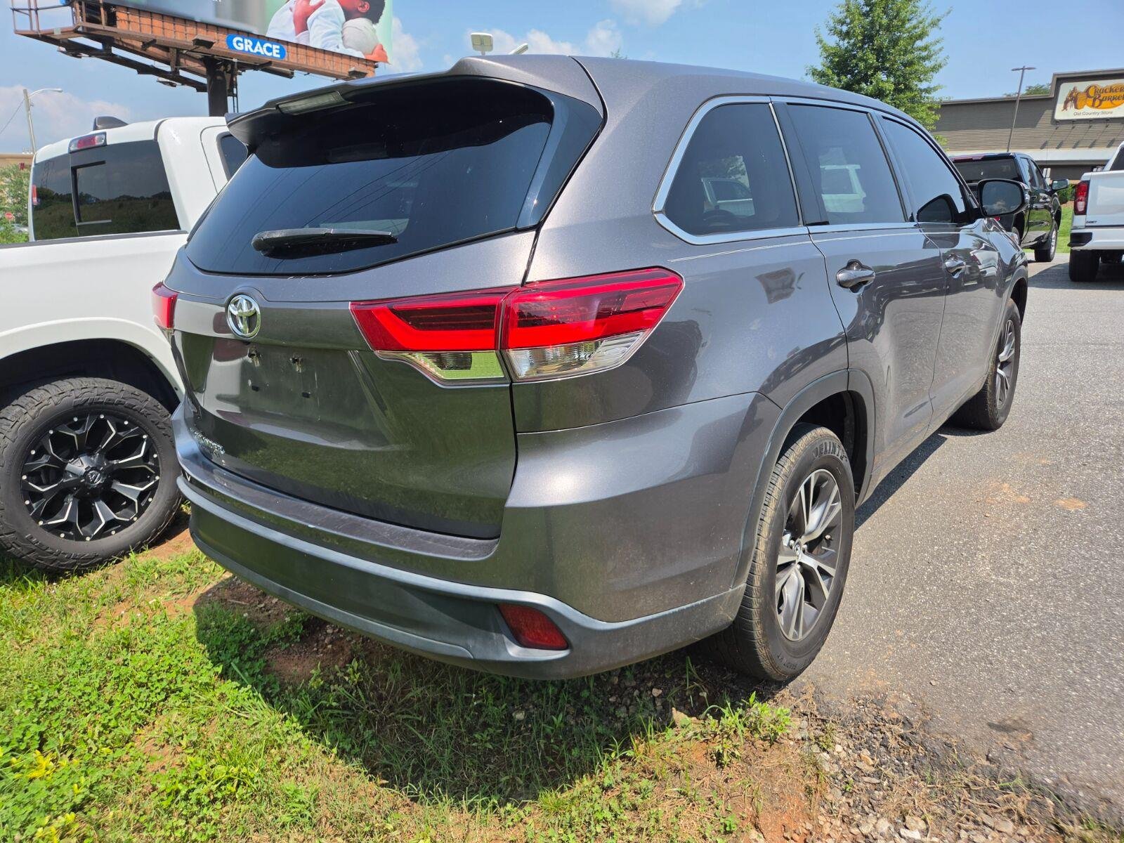 Used 2018 Grey Toyota LE image 5