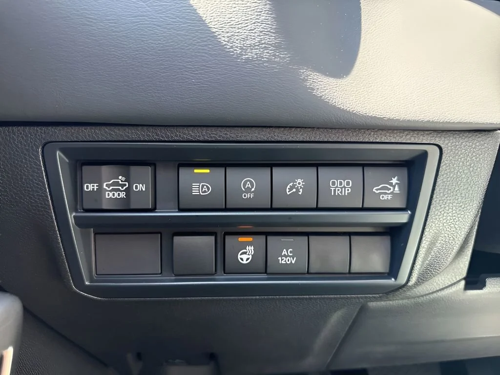 Used 2025 Wind Chill Pearl Toyota Platinum image 26