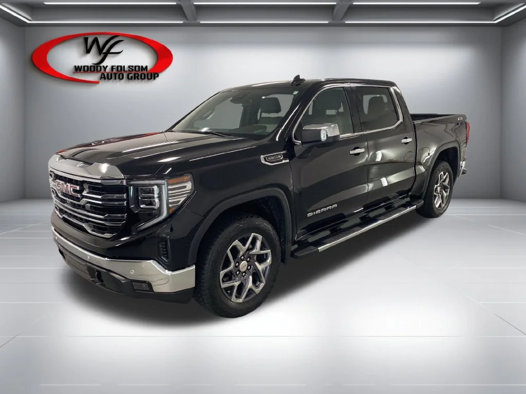 Used 2025 Onyx Black GMC SLT image 3