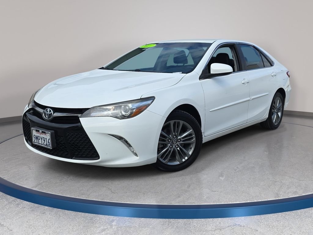 Used 2017  Toyota SE image 1