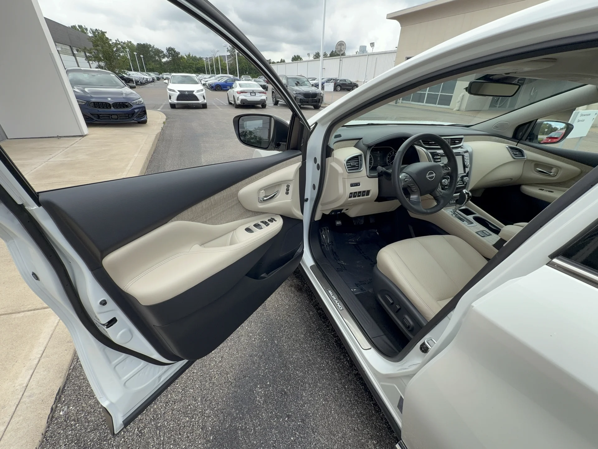 Used 2024 Pearl White TriCoat Nissan SL image 7