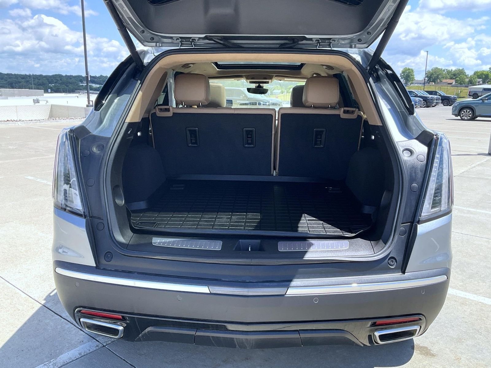 Used 2023 Silver Cadillac Sport image 9