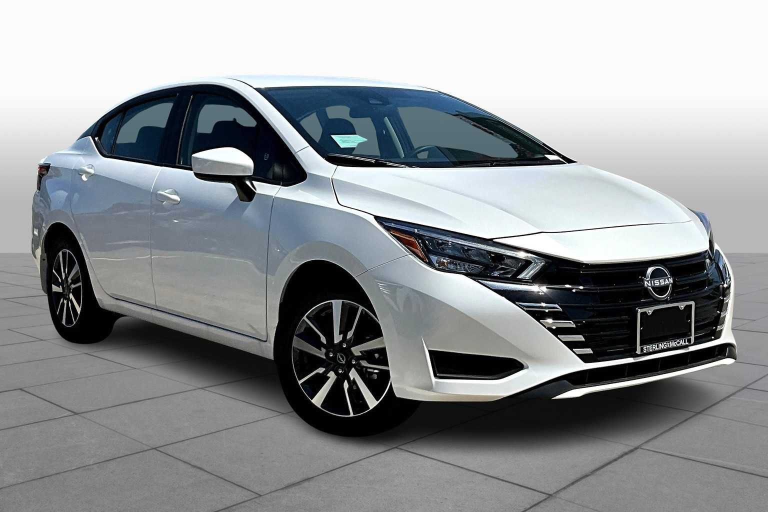 Used 2025 Aspen White Tricoat Nissan SV image 2