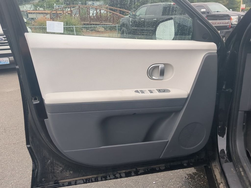 Used 2024 Black Hyundai SE image 13