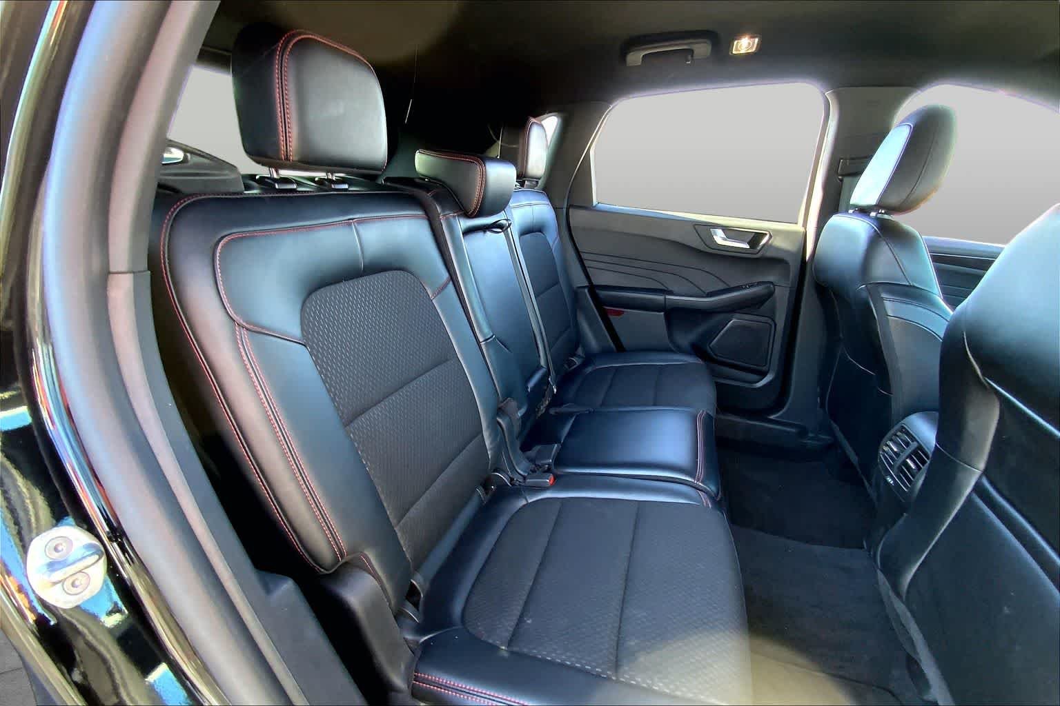 Used 2025 Agate Black Metallic Ford ST-Line image 20