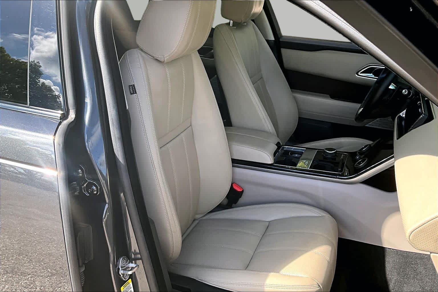 Used 2018 Santorini Black Land Rover S image 9