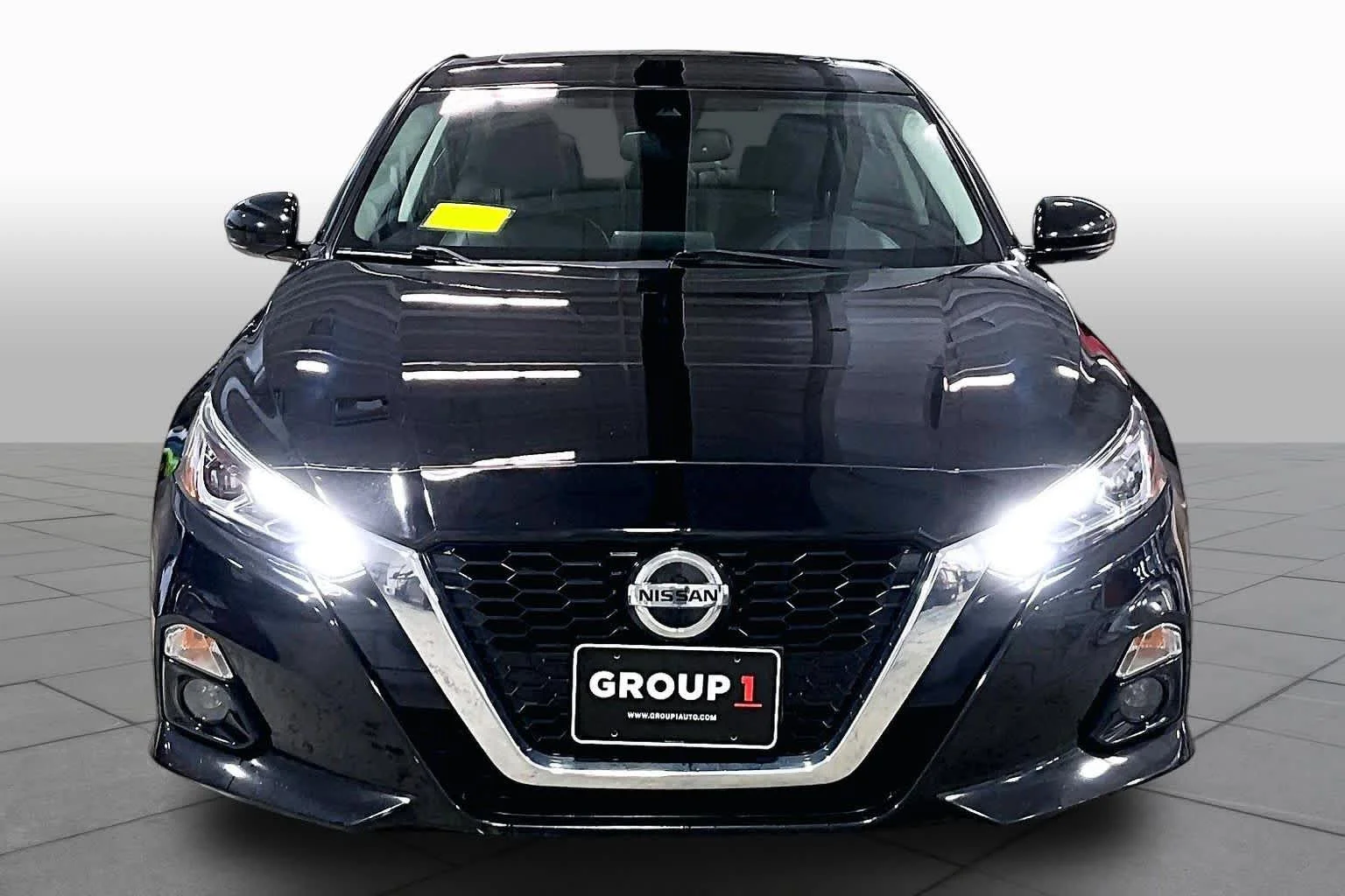 Used 2019 Super Black Nissan 2.5 Platinum image 4