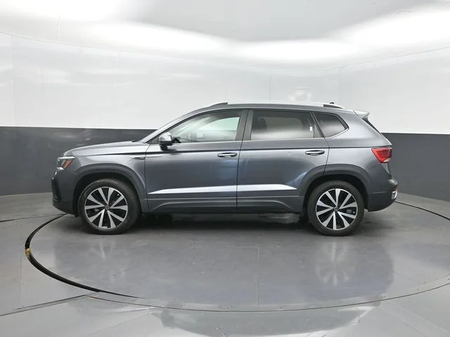Used 2022 Gray Volkswagen 1.5T SE image 2