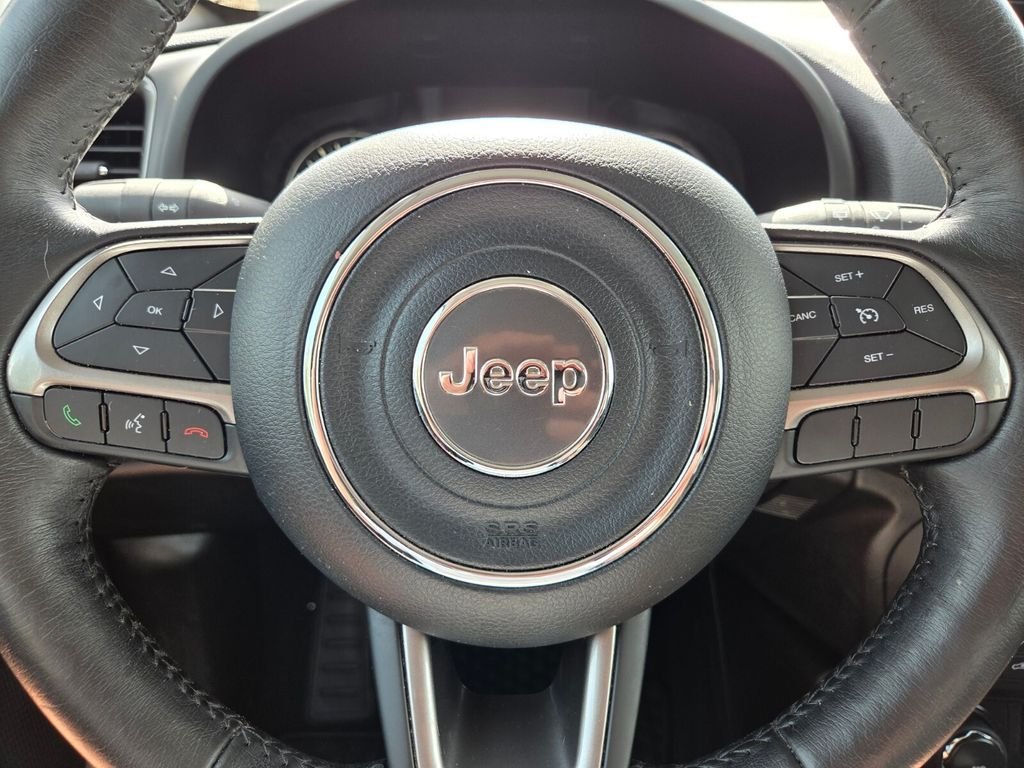 Certified Used 2022 White Jeep Latitude image 32