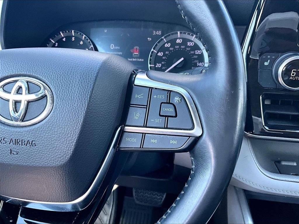 Used 2021 White Toyota XLE image 25