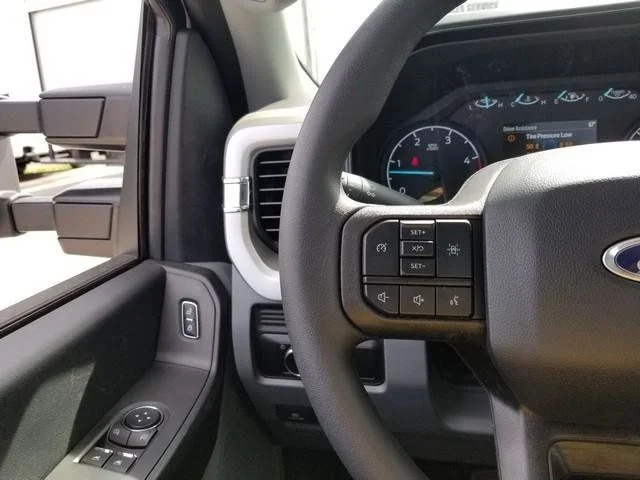 2025 Ford F-550 Super Duty Chassis Cab XL - Photo 26