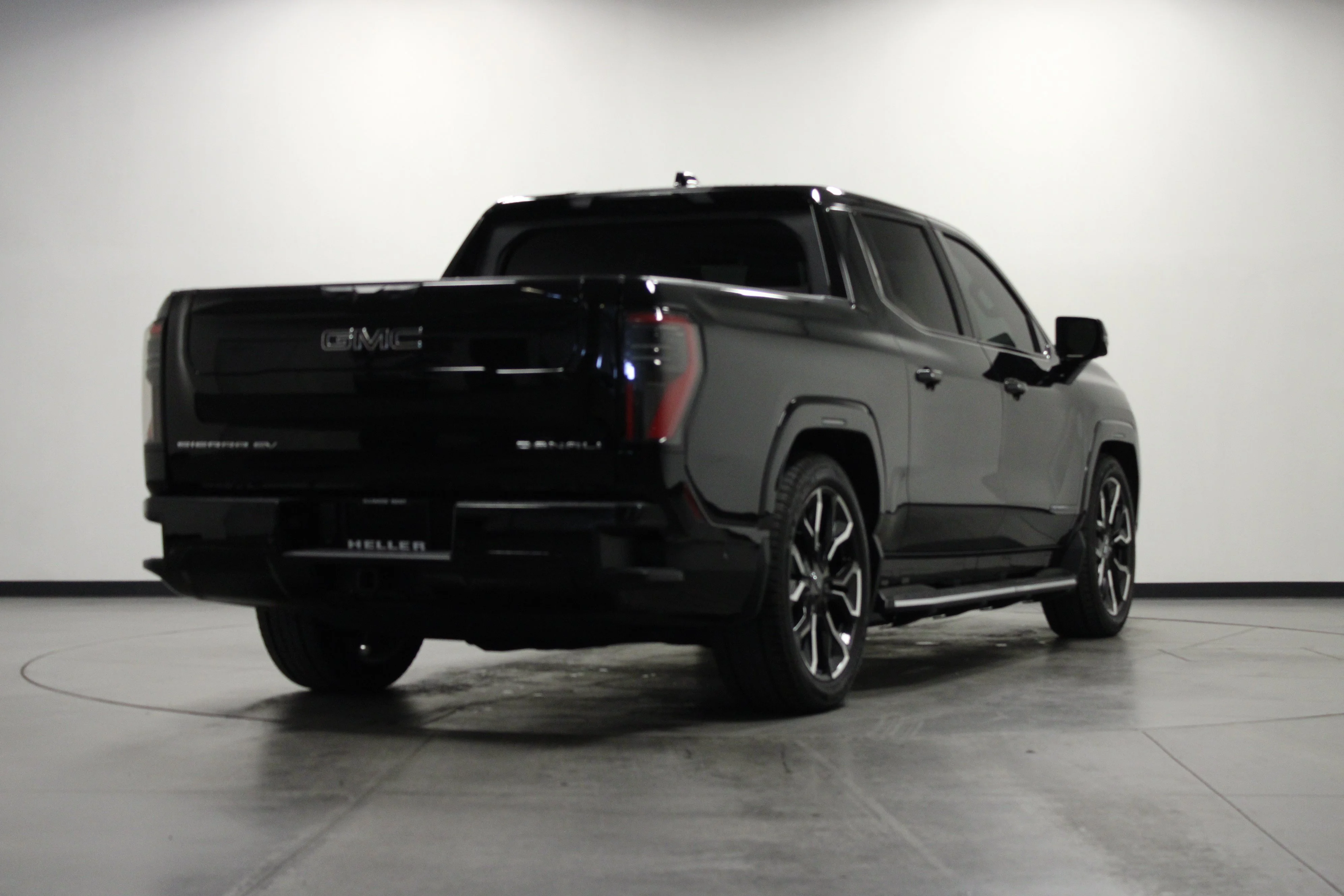 Used 2025 Onyx Black GMC Max Range Denali image 4
