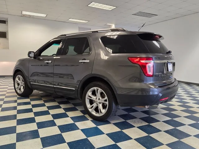 Used 2015  Ford Limited image 5