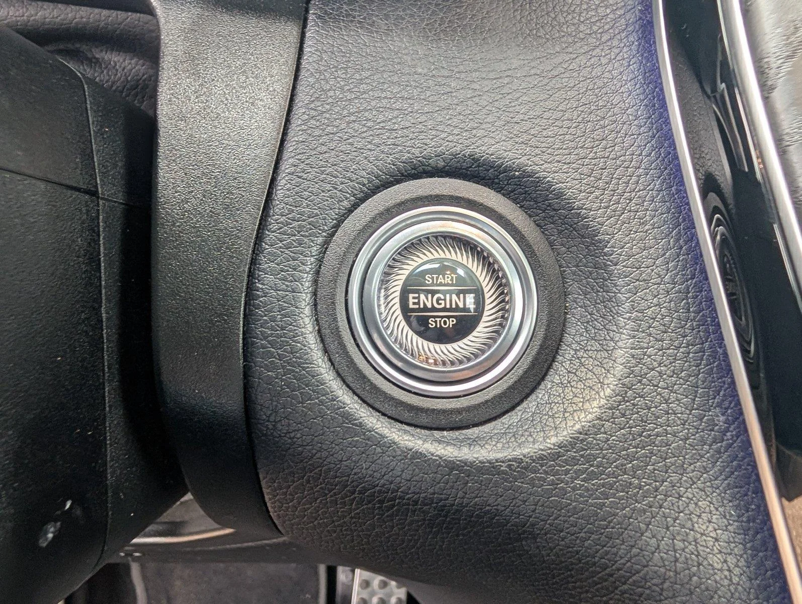 Used 2022 Graphite Grey Metallic Mercedes-Benz GLC 300 image 28