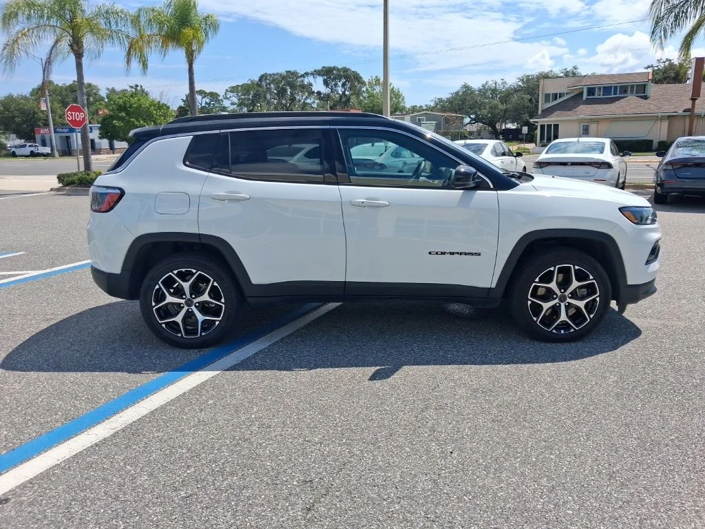 Used 2025 White Jeep Limited image 4