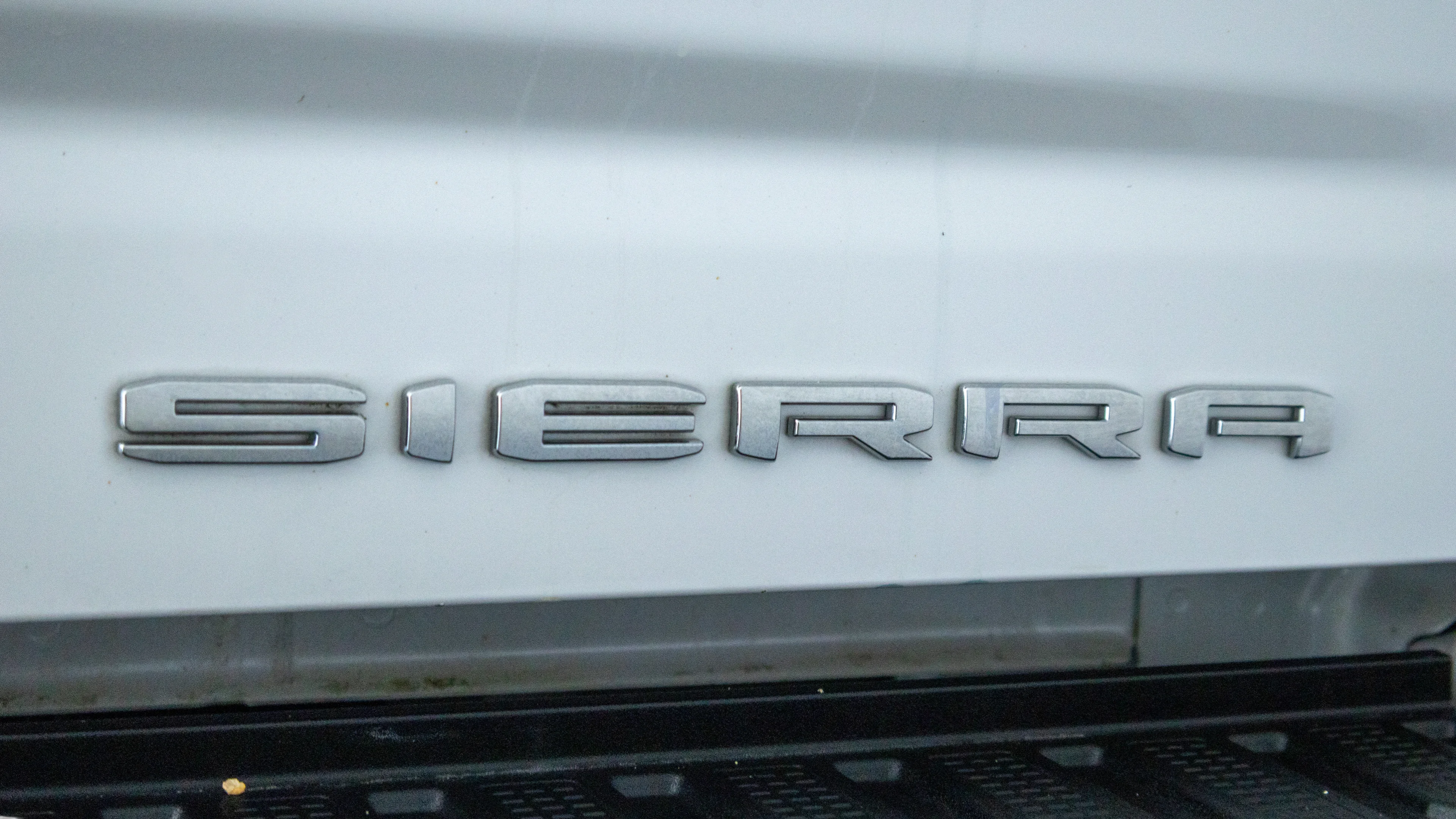 Used 2021 White Frost Tricoat GMC Denali image 31