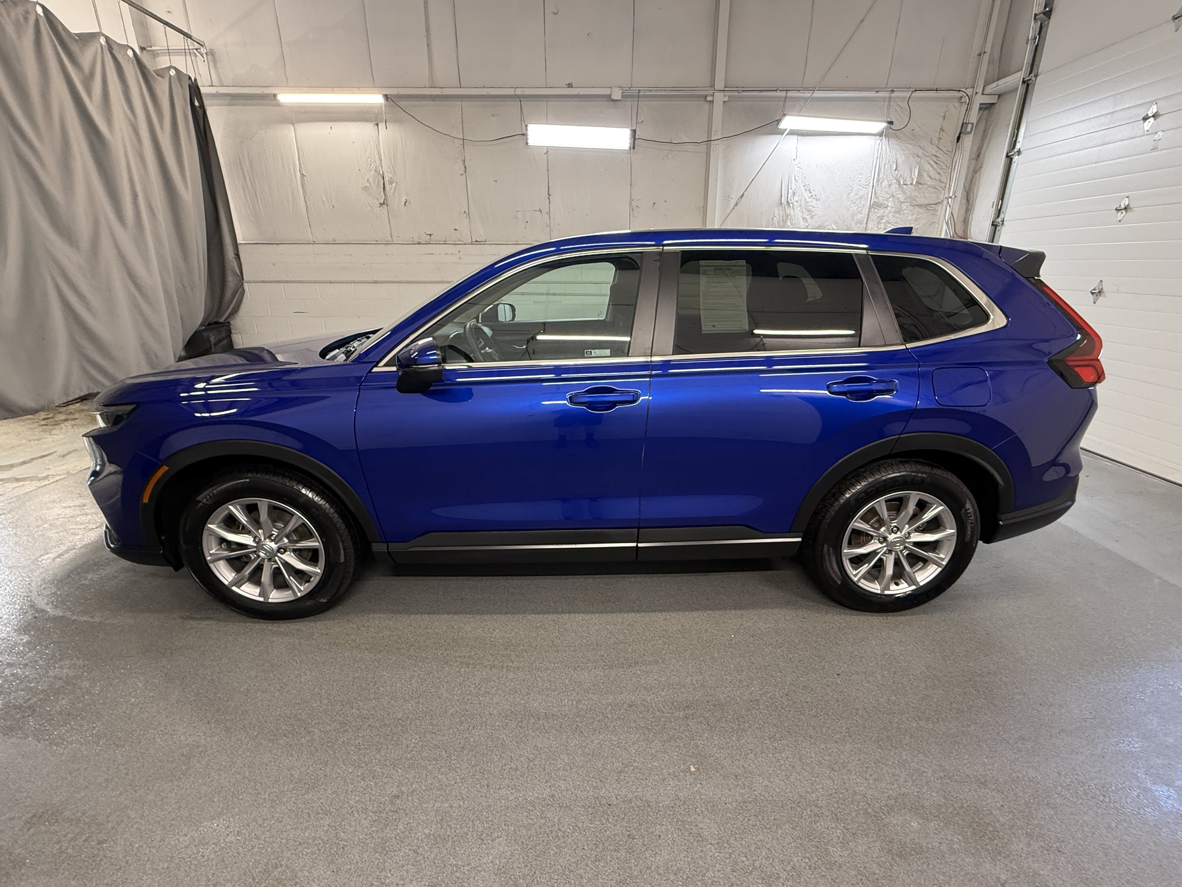 Used 2023 Canyon River Blue Metallic Honda EX image 5