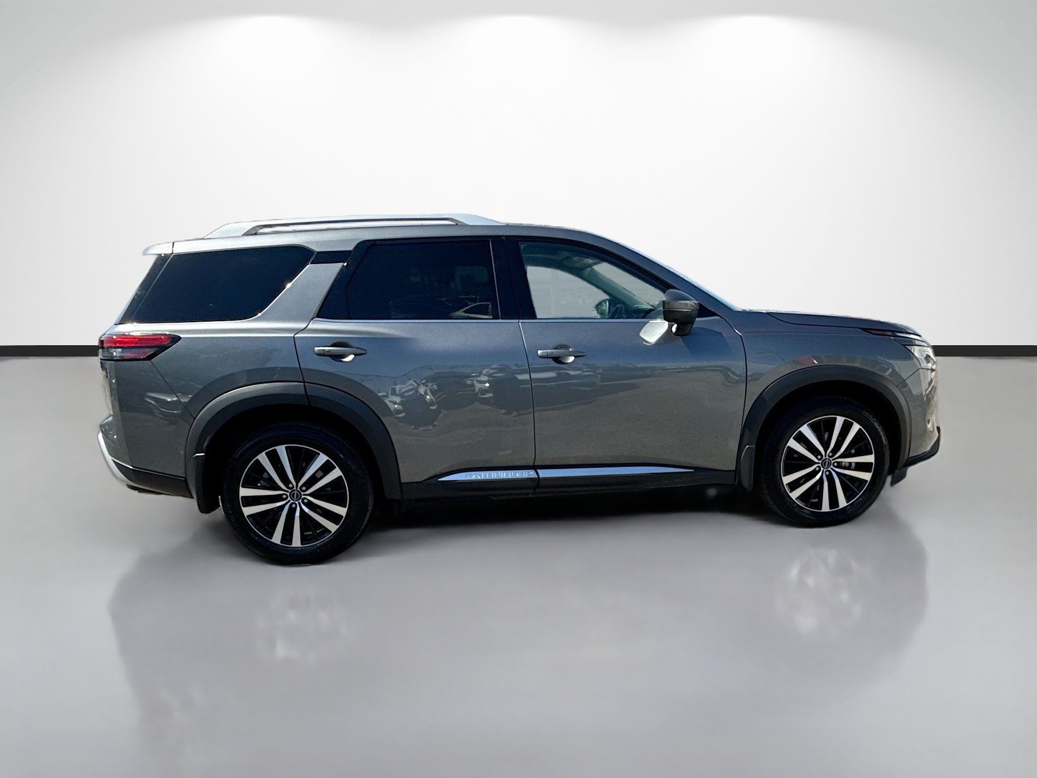 Used 2025 Gun Metallic Nissan Platinum image 6