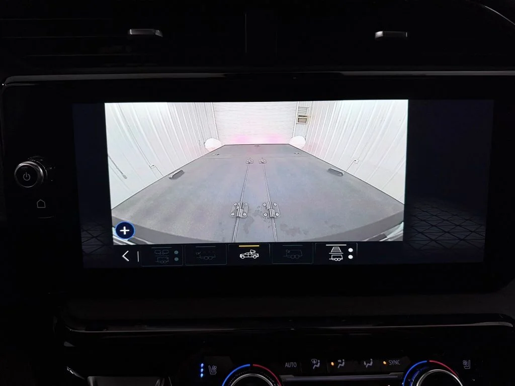 Used 2023 White GMC AT4 image 21