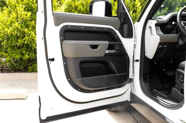 New 2026 Fuji White Land Rover S image 55
