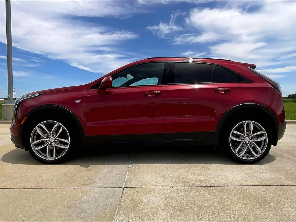 Used 2019 Red Cadillac Sport image 3