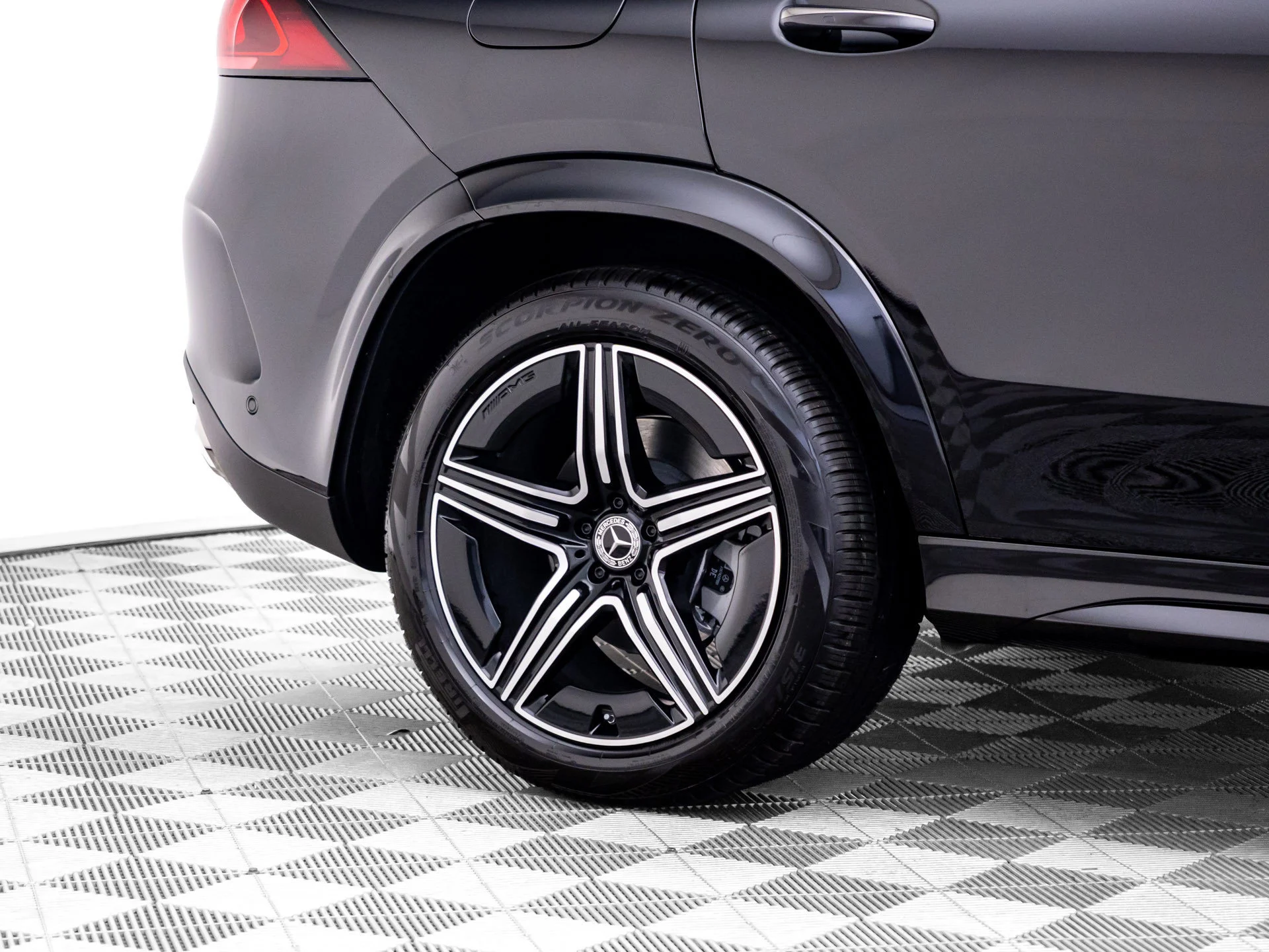 New 2027 Black Mercedes-Benz GLE 450 image 40
