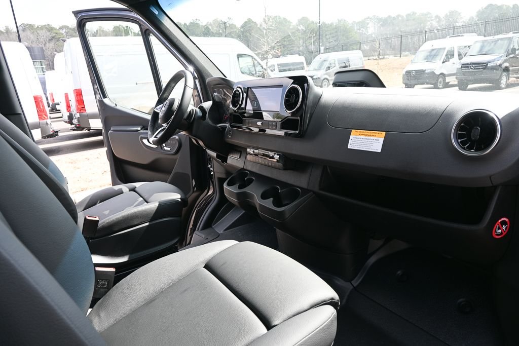 New 2026 Tenorite Gray Metallic Mercedes-Benz Crew 170 WB image 21