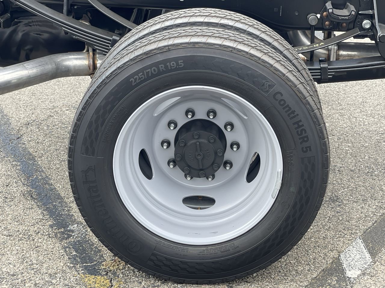 2025 Ford F-450 Super Duty Chassis Cab XL - Photo 11
