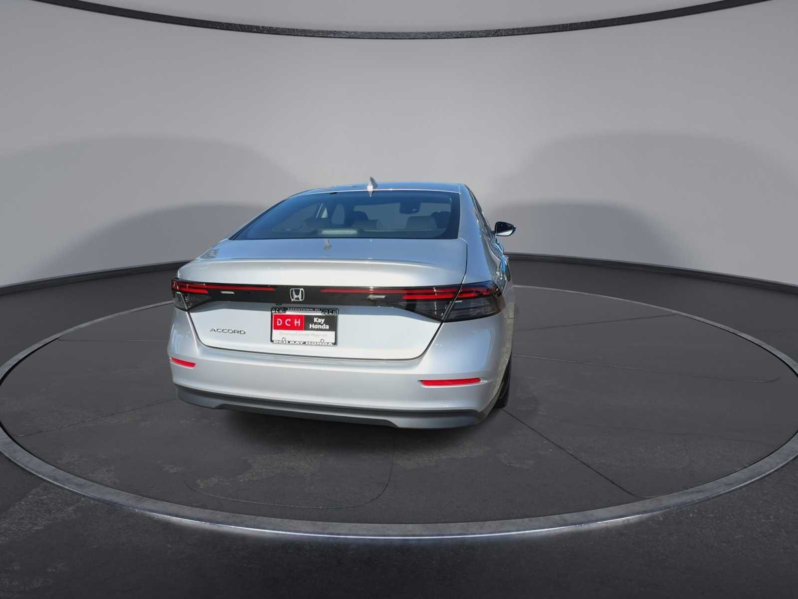 Used 2025 Solar Silver Metallic Honda LX image 7