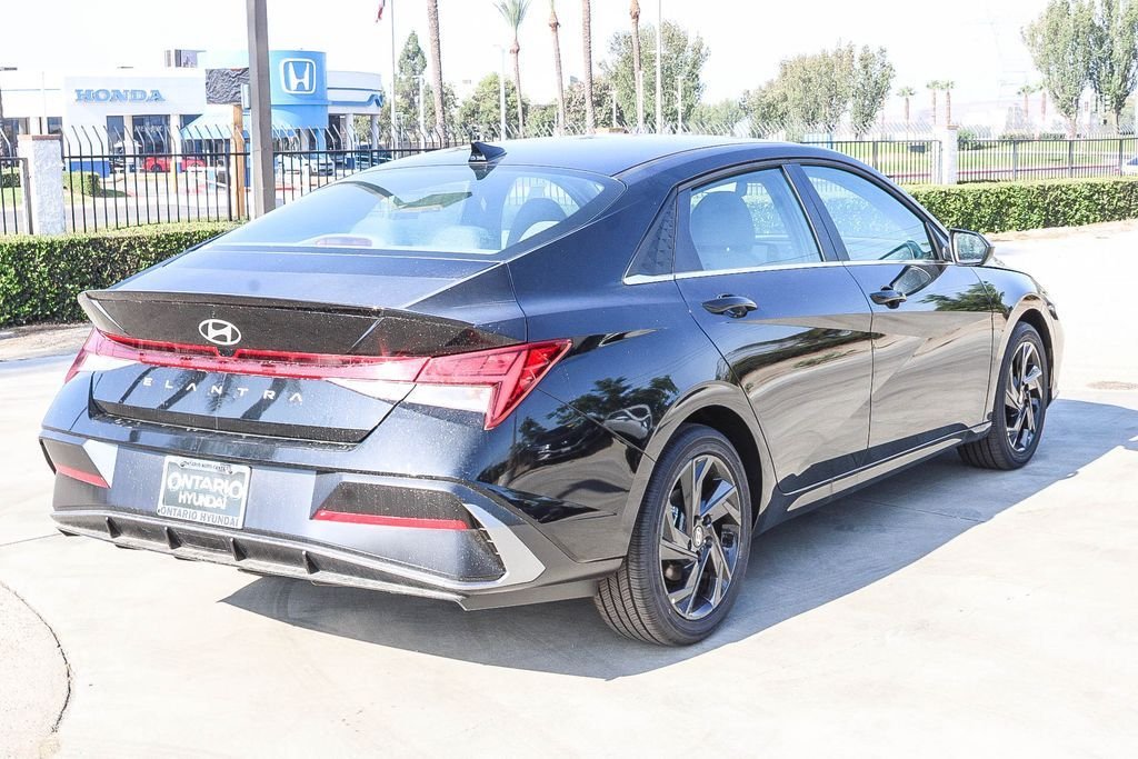 New 2026 Black Hyundai SEL Sport image 8