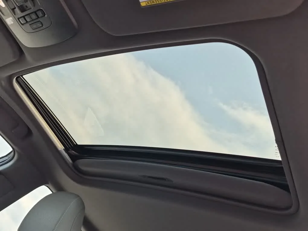 Used 2019 Wind Chill Pearl Toyota Limited image 12