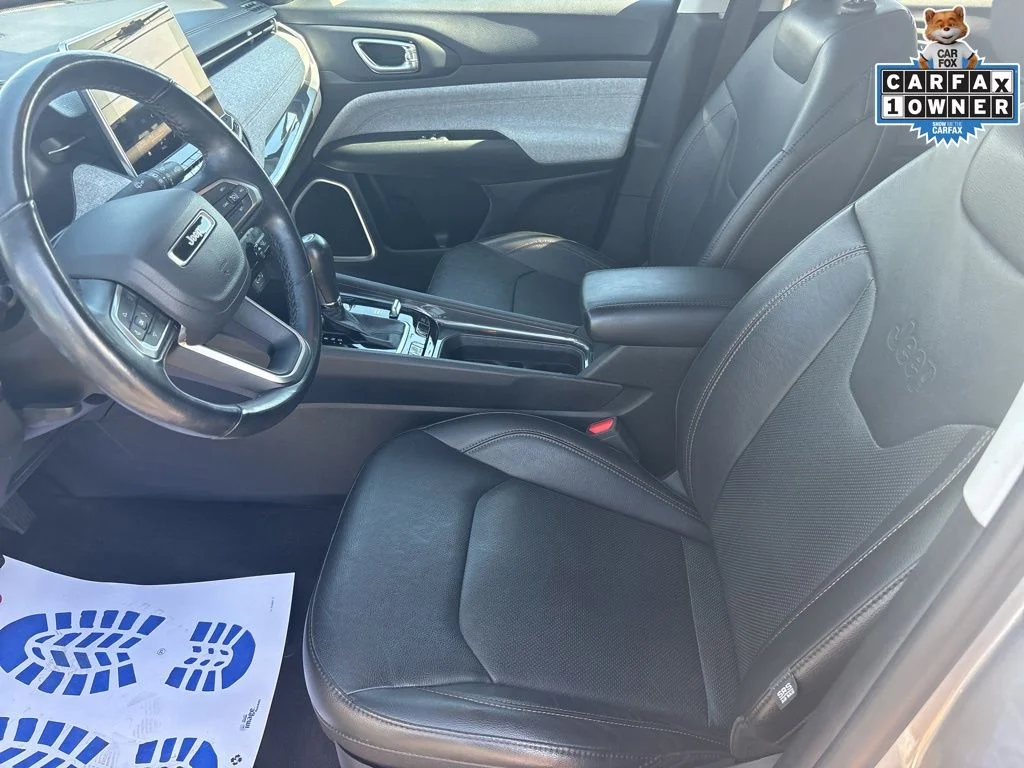 Used 2022 Silver Jeep Latitude Lux image 11