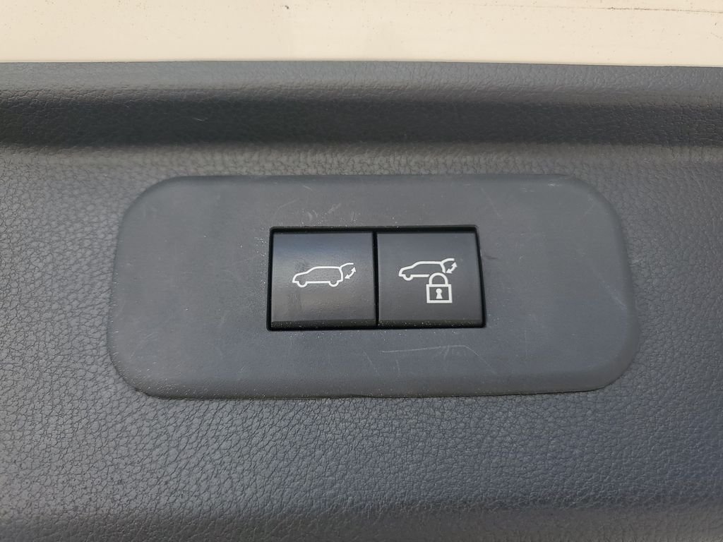 Used 2024 Cream Toyota XLE image 9