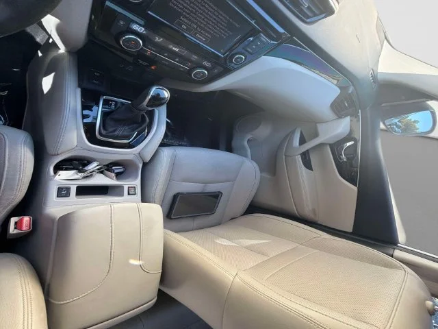 Used 2019 Silver Nissan SL image 23