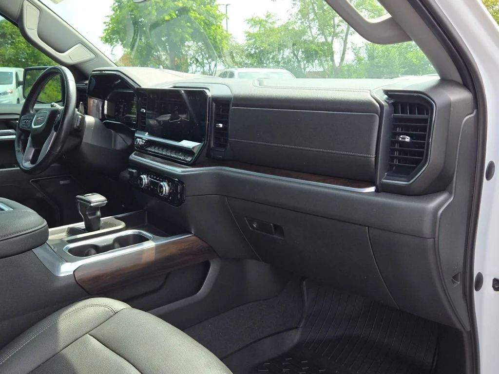 Used 2022 White GMC SLT image 9