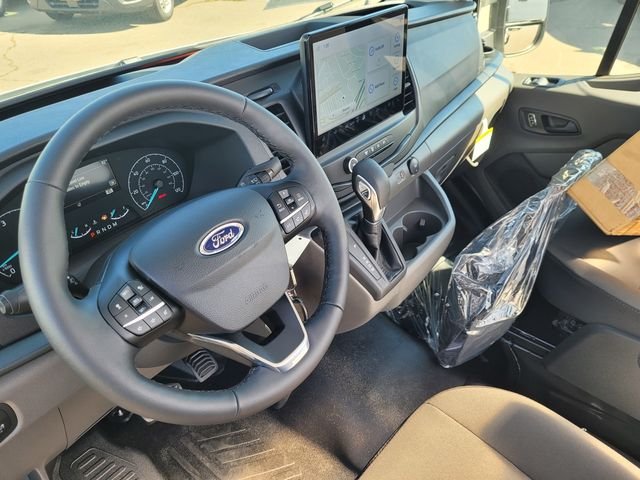 New 2025 Oxford White Ford Cutaway image 7