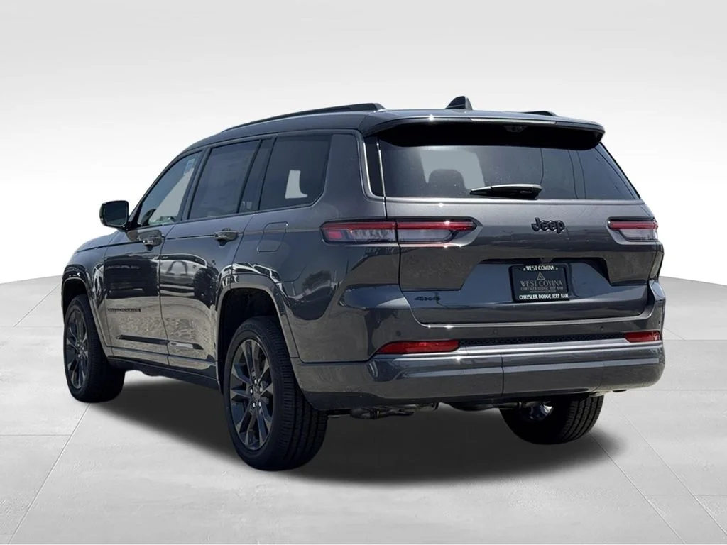 New 2026 Baltic Gray Metallic Clear-Coat Exterior Paint Jeep Limited image 10